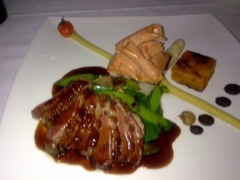 Gebakken kalfshart met eendenlever en calvados